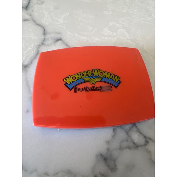 RARE WONDER WOMAN X MAC Ombre eyeshadow palette vintage - Picture 1 of 3